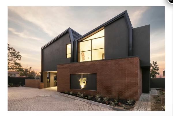 Duplex For Sale in Broadacres, Sandton